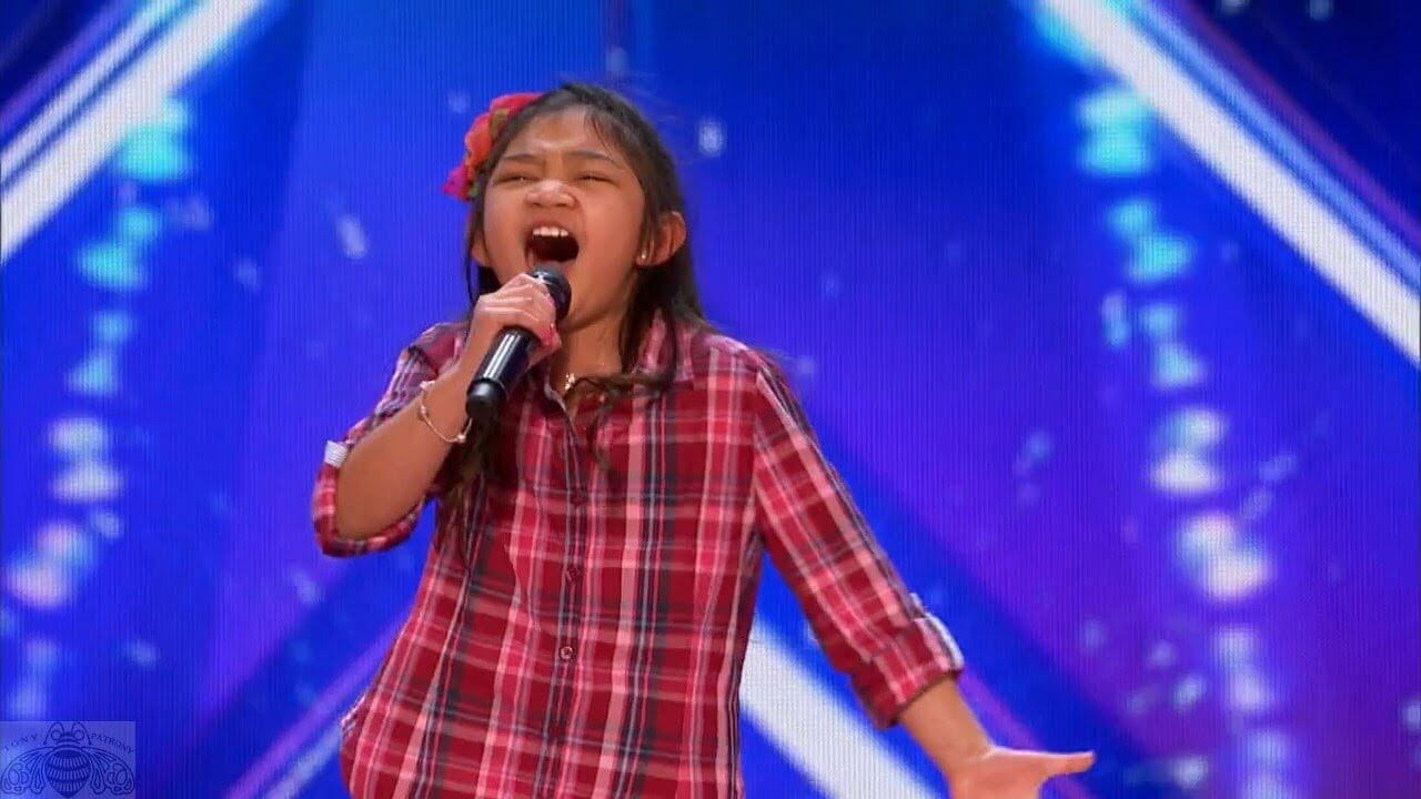 Simon Cowell Tries to Slag 9 Year Old For Singing Celine Dion. Then He Hears Her Voice
