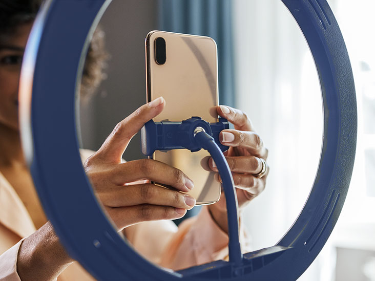 Sharing news on social media makes us think we know more than we do