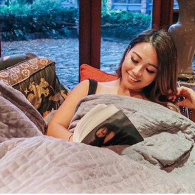 amalia-Braun reading in my weighted blanket